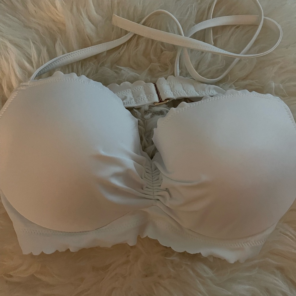 Victoria’s Secret The Getaway Scallop Bikini Top 36C White